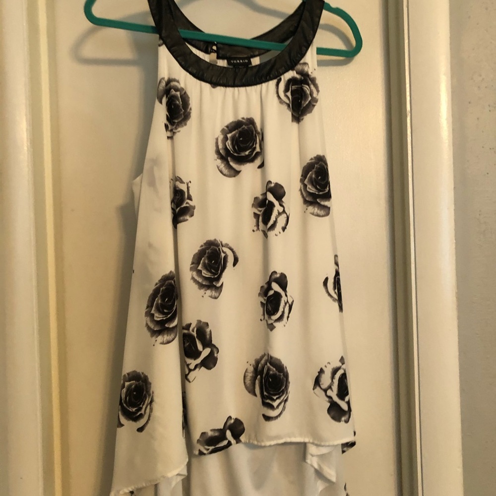 Torrid black and white floral print top